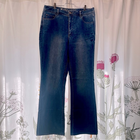 Coldwater Creek Classic Fit Bootcut Leg Denim Blue Jeans -Size 16 - Like New - Picture 3 of 13